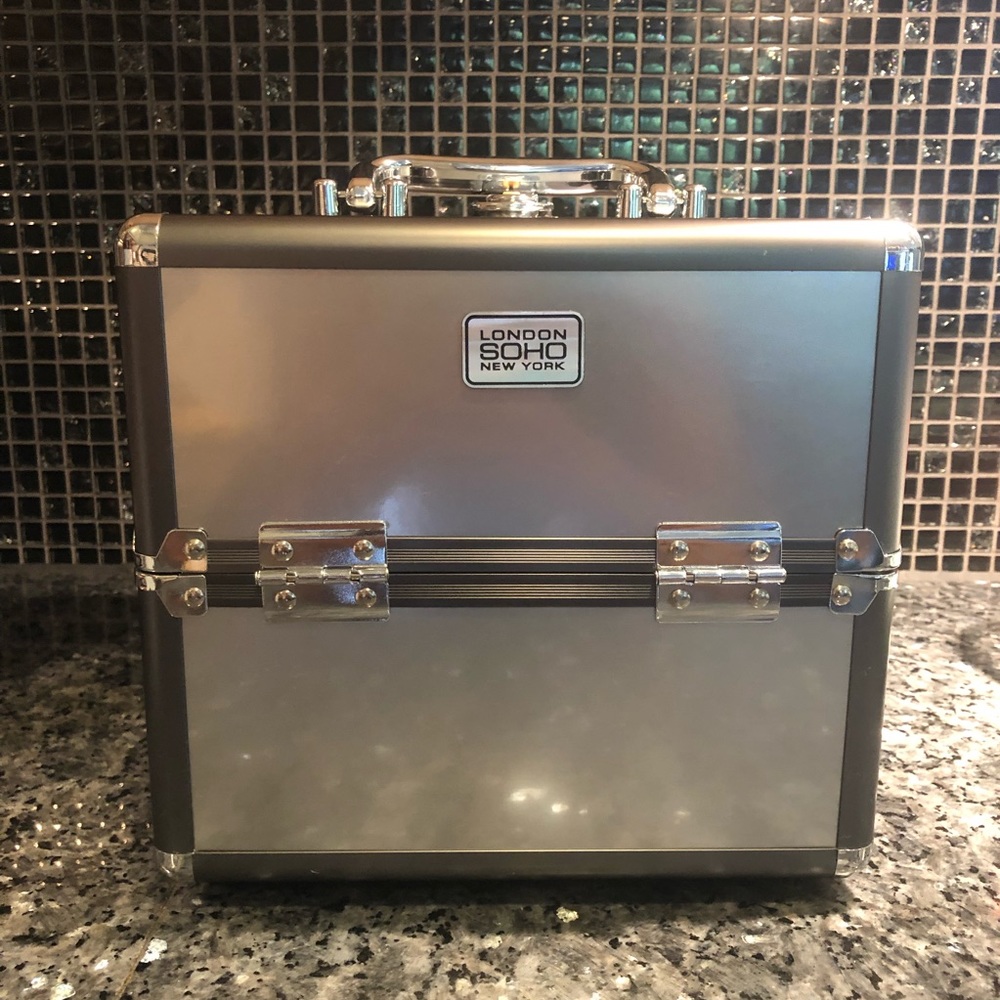 {Soho Beauty } Train Makeup Case With Keys
